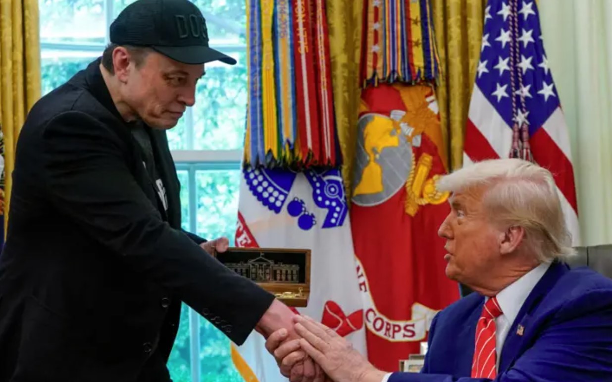 Трамп та Ілон Маск залагодили конфлікт за посередництва Джей Ді Венса Трамп та Ілон Маск залагодили конфлікт за посередництва Джей Ді Венса